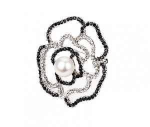 PEARL FASHION: Wear a Pearl Flower Brooch to the Office for Style