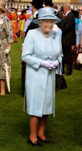 Queen+Elizabeth+II+Holds+Garden+Party+Buckingham+hy_gOpGgI3gx