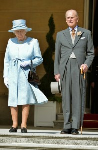 PEARL FASHION: Queen Elizabeth Hosts a Garden Party and Pearls Were In Great Attendance