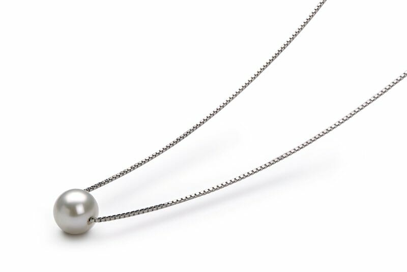white pearl pendant