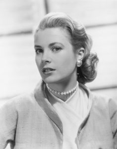 grace kelly wearing pearls