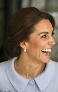 kate middleton wearing pearls 
