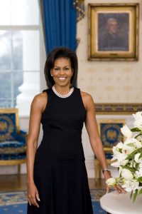michelle obama wearing pearls 