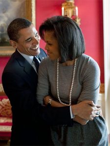 michelle obama wearing pearls 