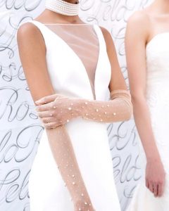 bridal gloves with pearls
