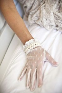 bridal gloves with pearls