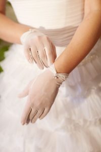 bridal gloves with pearls