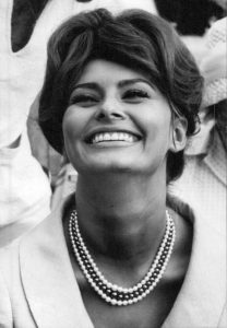 sophia loren wearing pearls