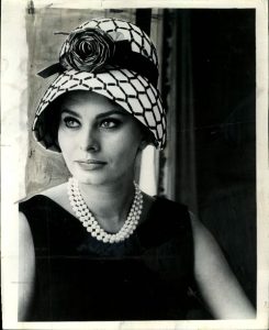 sophia loren wearing pearls