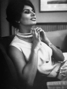sophia loren wearing pearls