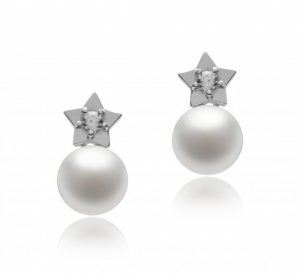 how to wear pearl earrings