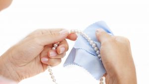 cleaning pearls