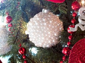 pearl Christmas globe