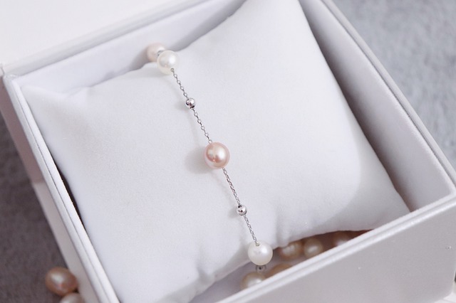 restringing a pearl necklace
