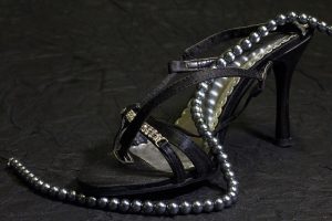 how to accessorize shoes with pearls