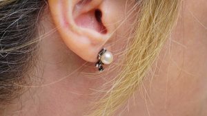gold and pearl earrings