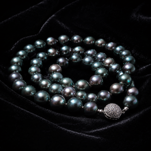 Tahitian Pearl Necklace: The Complete Guide to Buying One